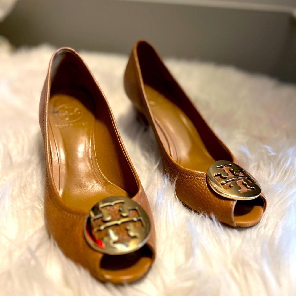 Tory Burch beige sand wedges pre-loved
